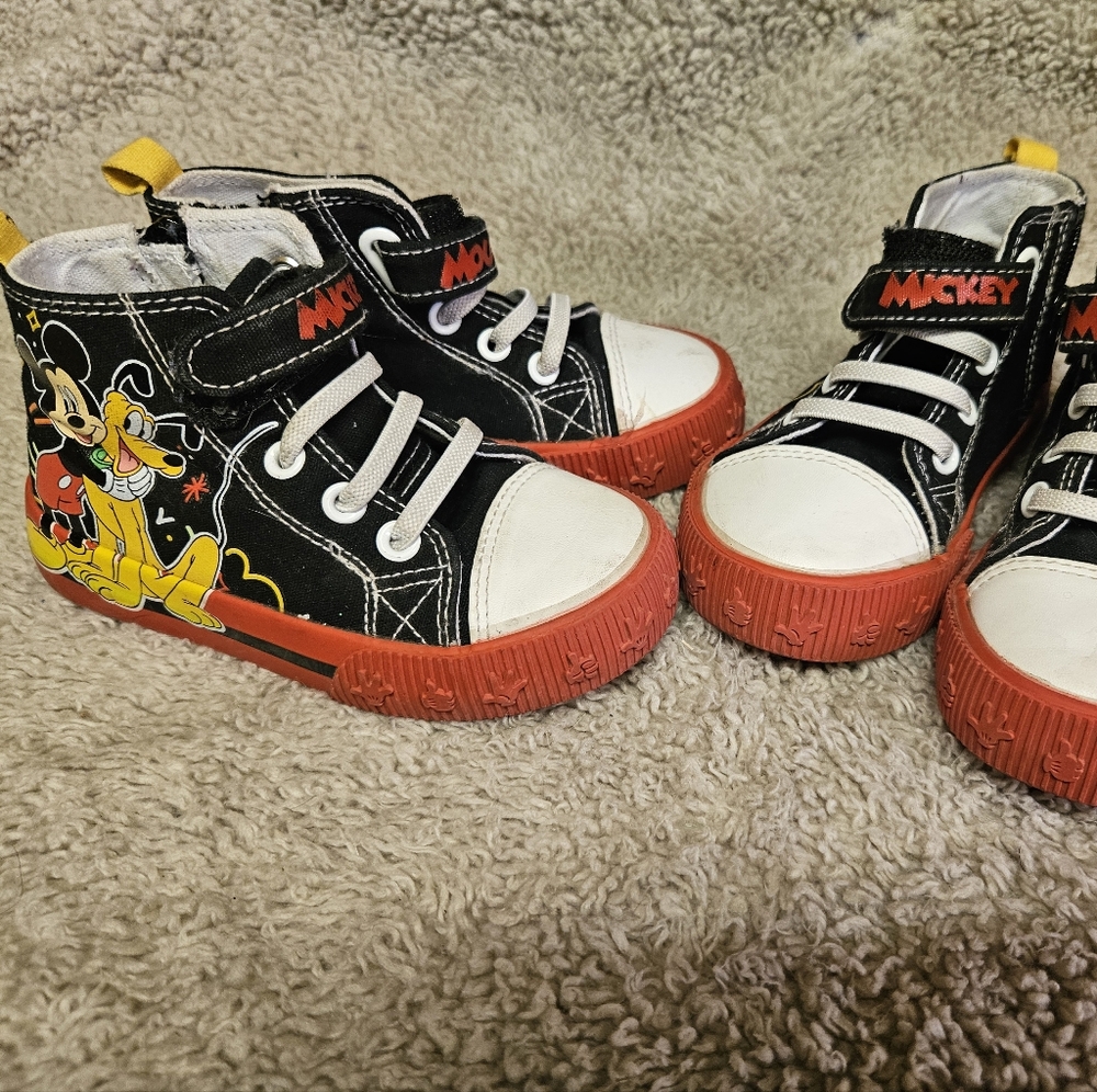 Black & Red Kids High-Top Mickey And Pluto Sneakers
